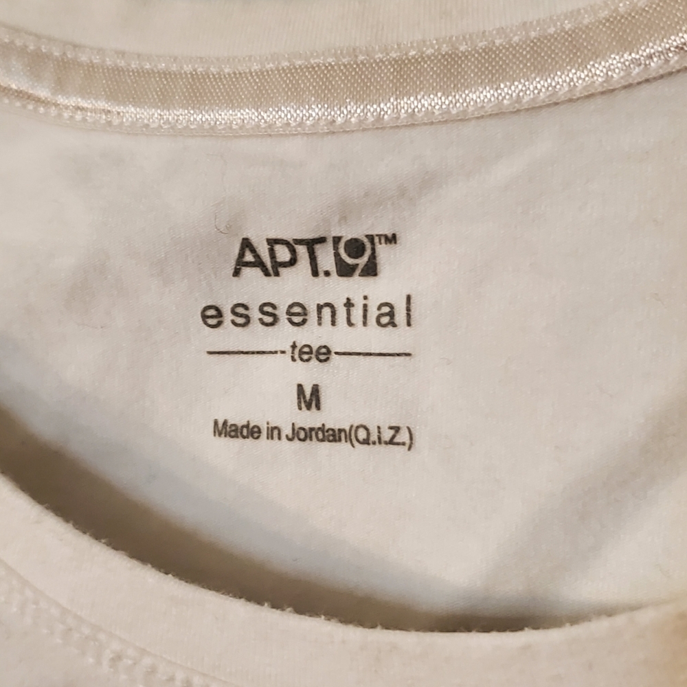 Basic white tee - Picture 2 of 4